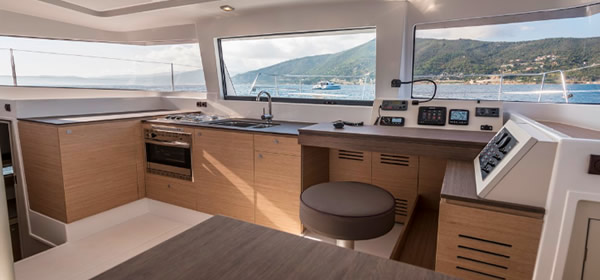 Navegación Catamaran Marbella en Formacion Bonificable